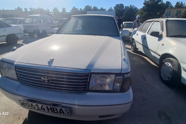 TOYOTA CROWN